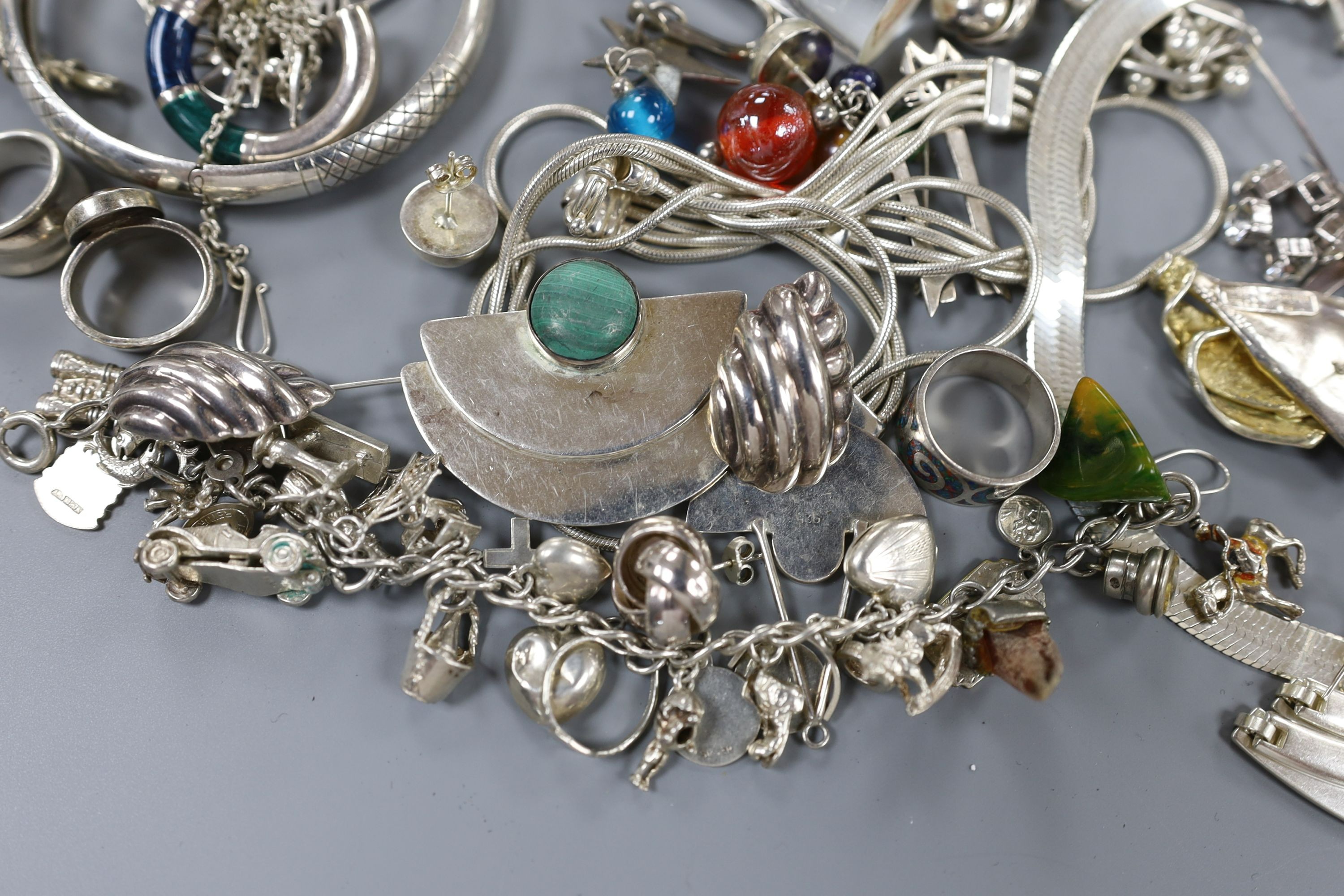 A quantity of assorted mainly modern 925 jewellery.